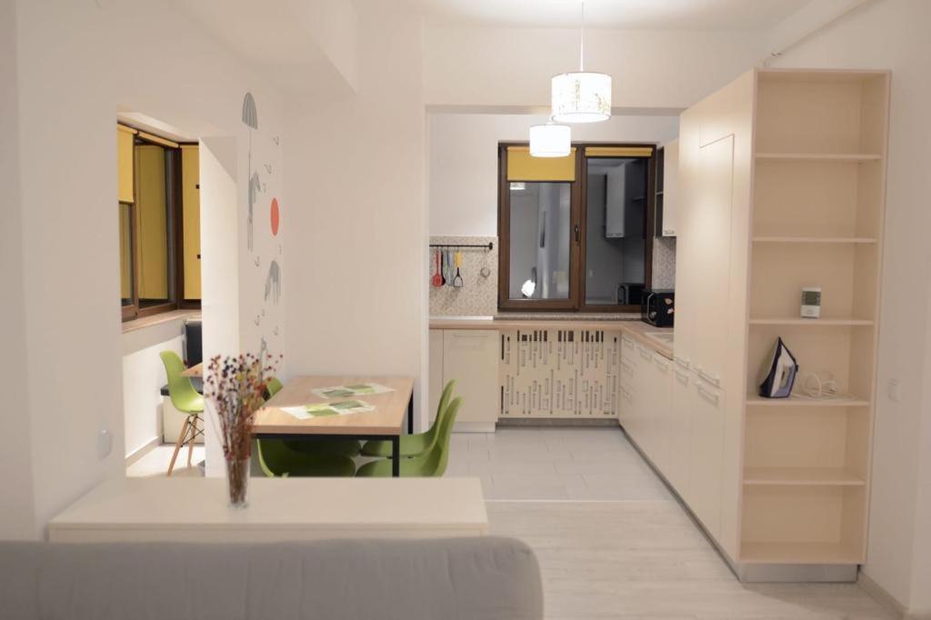 Urban Apartments And Studios - City Center Iasi Exterior foto